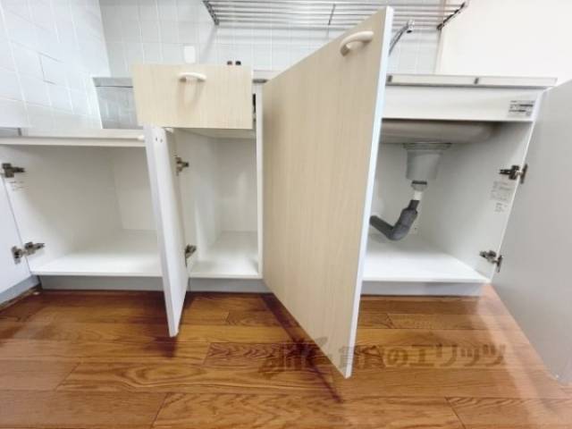 キッチン　収納下部