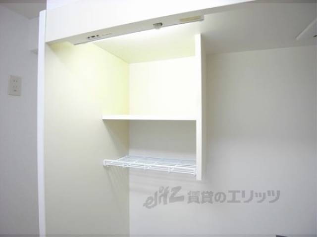 キッチン　食器棚