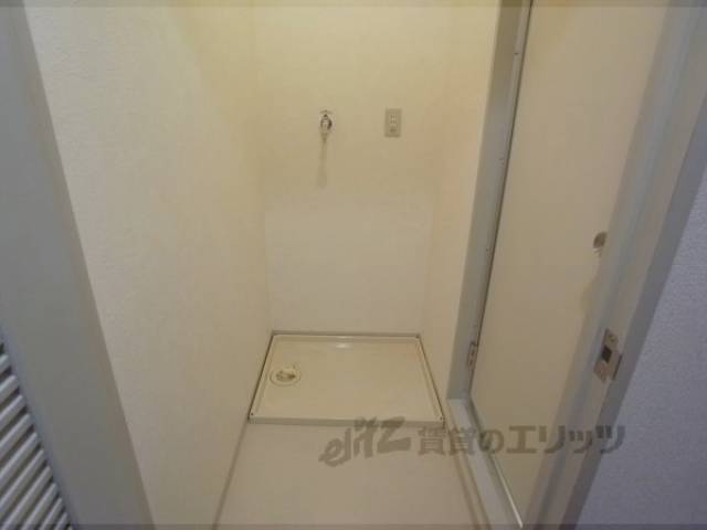 洗濯機置場　脱衣スペース　室内で洗濯可能です