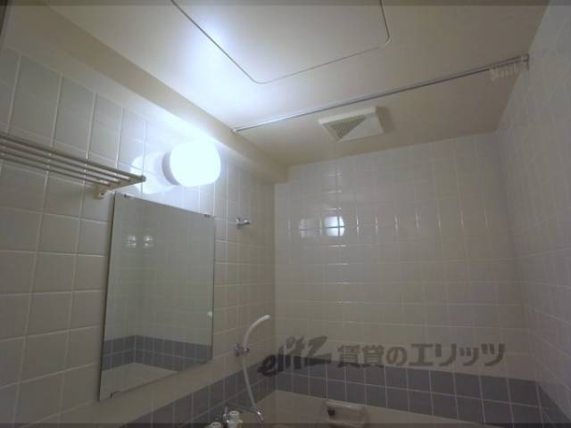 ユニットバス　鏡までついています