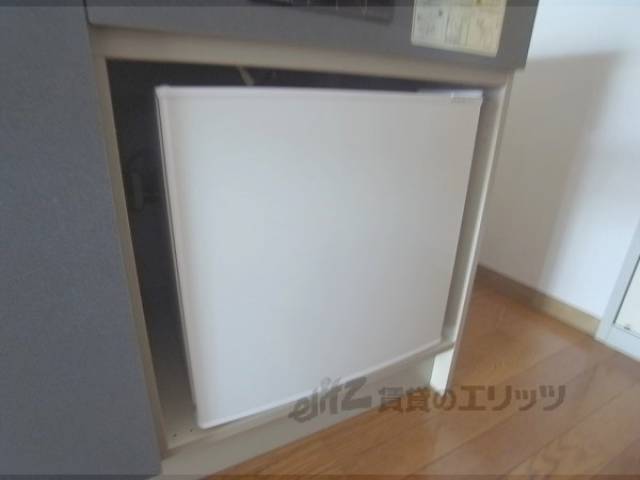 冷蔵庫置場　備え付けのものもございます