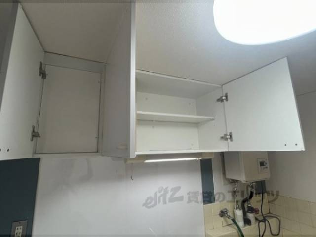 キッチン　上部収納