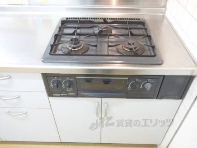 キッチン　ガス3口コンロ