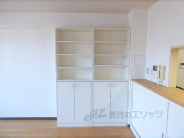 収納　リビング収納棚