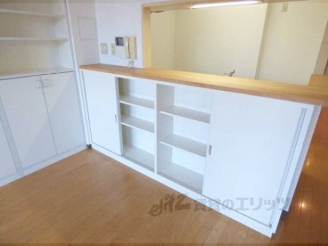 キッチン　カウンター下収納