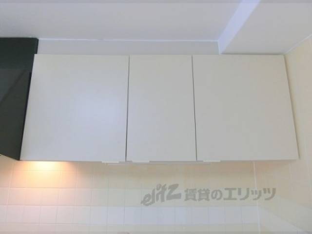 キッチン　上部収納