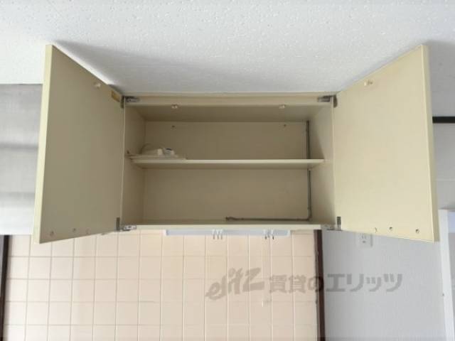 キッチン　上部収納