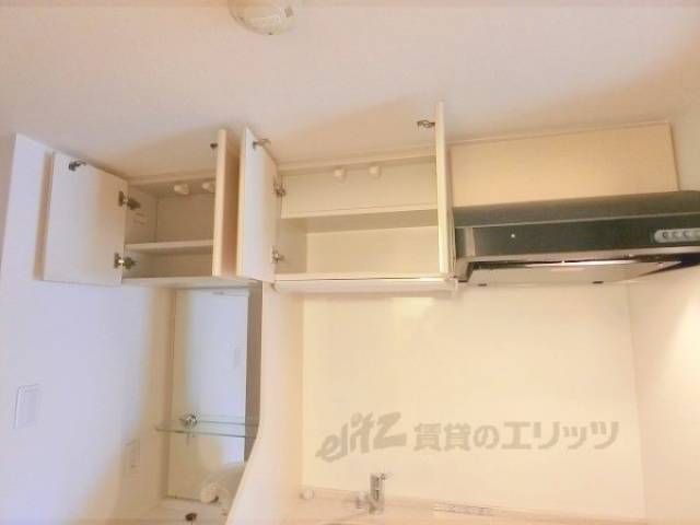 キッチン　キッチン上部収納