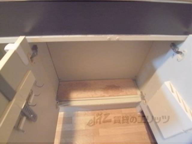 キッチン　シンク下にも収納ありますよ