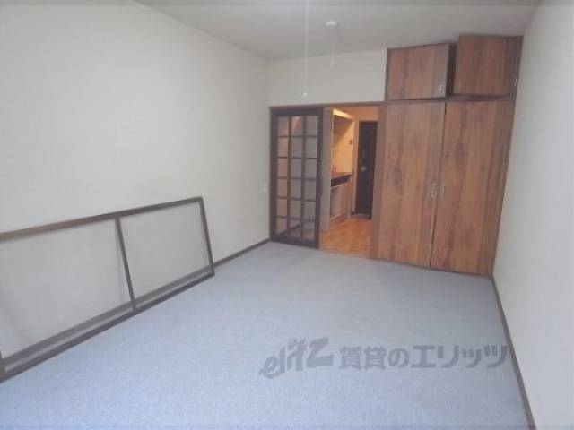 洋室　カーペット敷いてあります