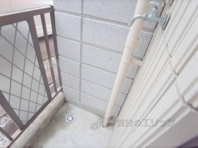 洗濯機置場　ベランダに設置可能です