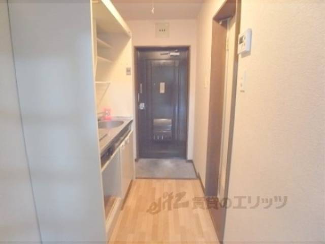 廊下　室内から見た玄関です