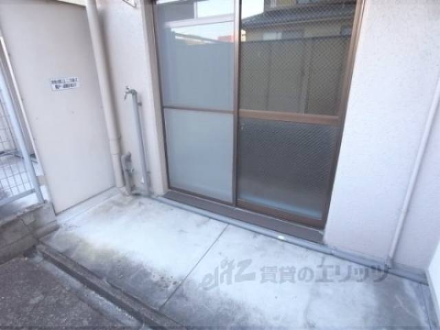 ベランダ　窓