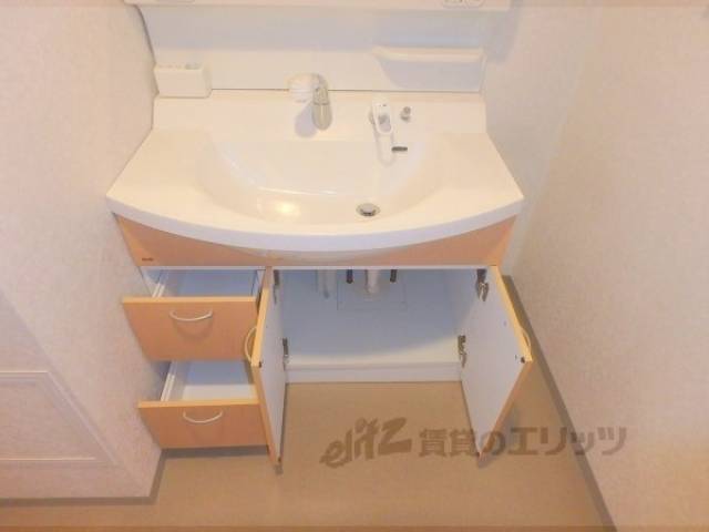 洗面所　下部収納