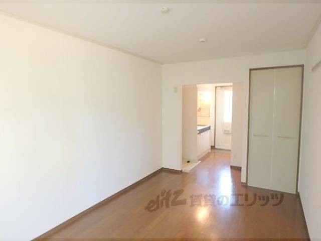 洋室　人気のある色のフローリングです