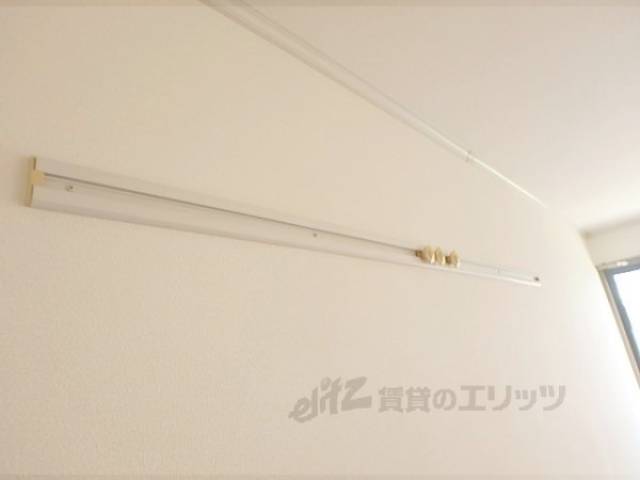 壁掛け　穴をあけられない賃貸物件の味方です。