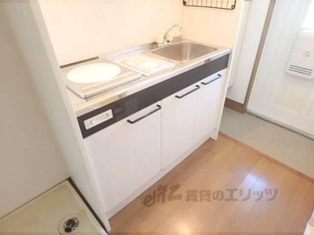 キッチン　調理スペースもしっかり設けられてます