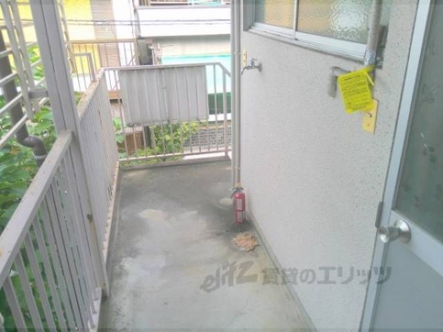 洗濯機置場　共用廊下にあります