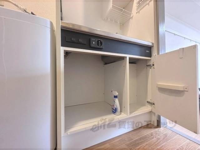 キッチン　シンク下収納オープン