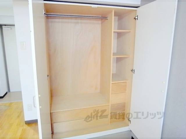 収納　小さな引き出しがあります。