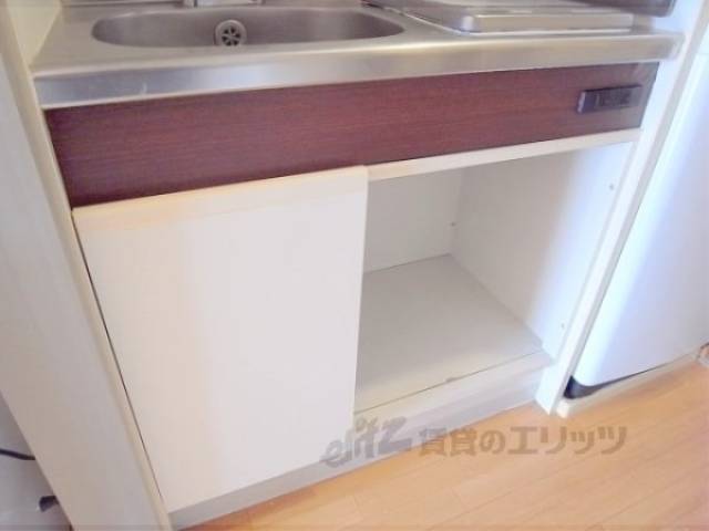 キッチン　下部収納　キッチンの収納スペースです。