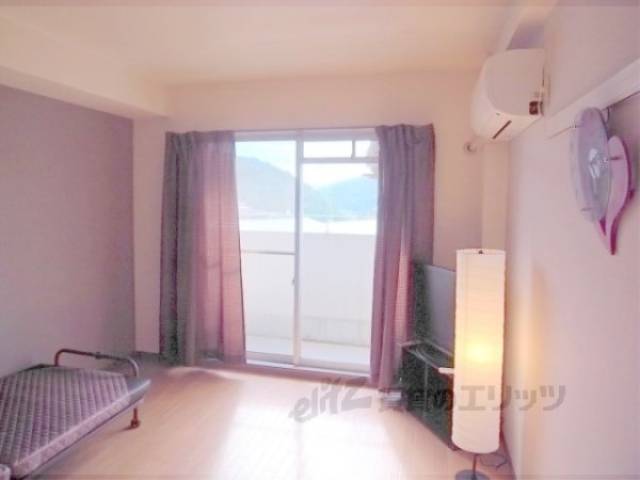 居室　きれいなお部屋です。