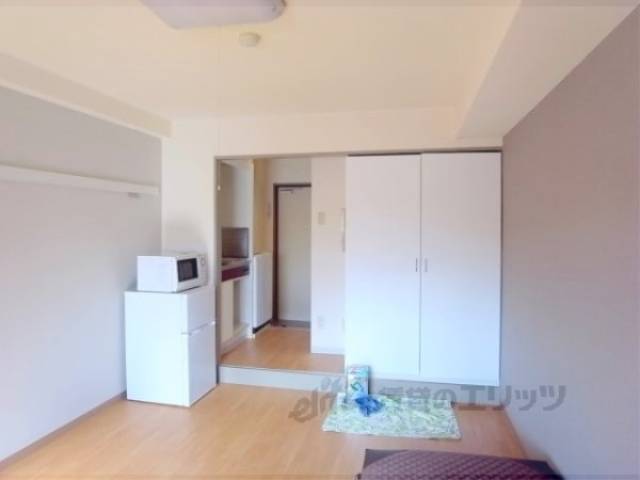 居室　一人暮らしには十分な広さです。