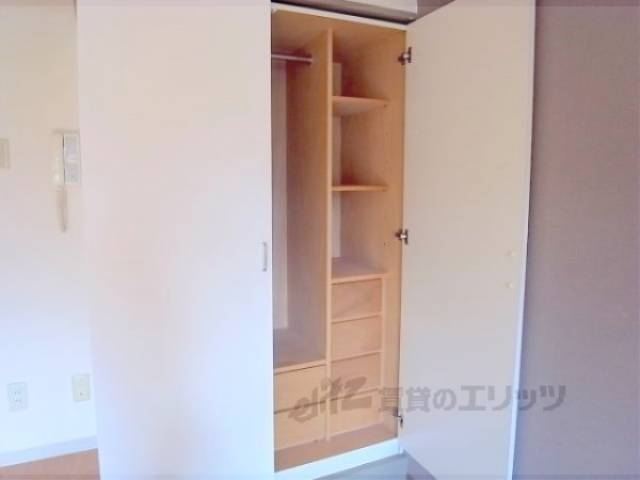 収納　小さな引き出しがあります。