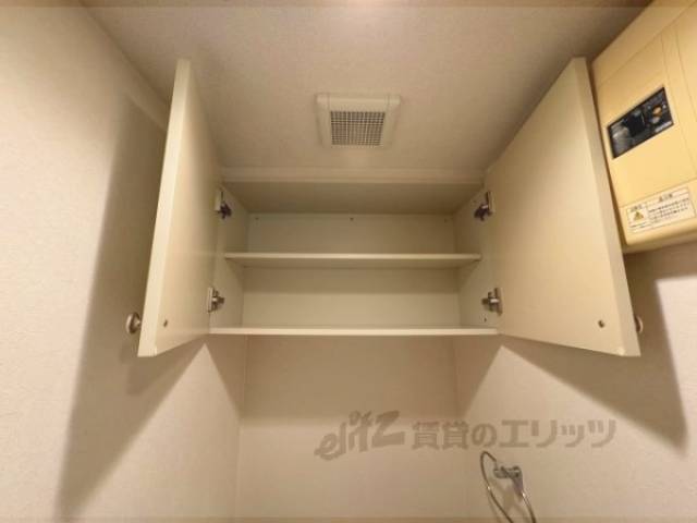 トイレ　上収納