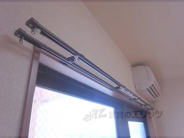 洋室　カーテンレール