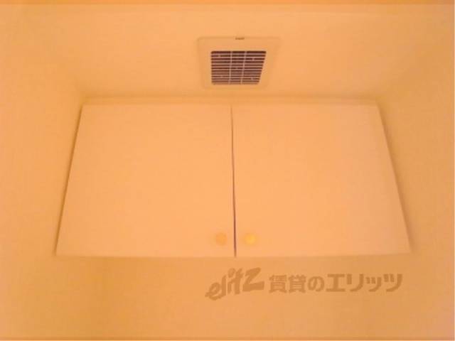 トイレ　（上部棚）