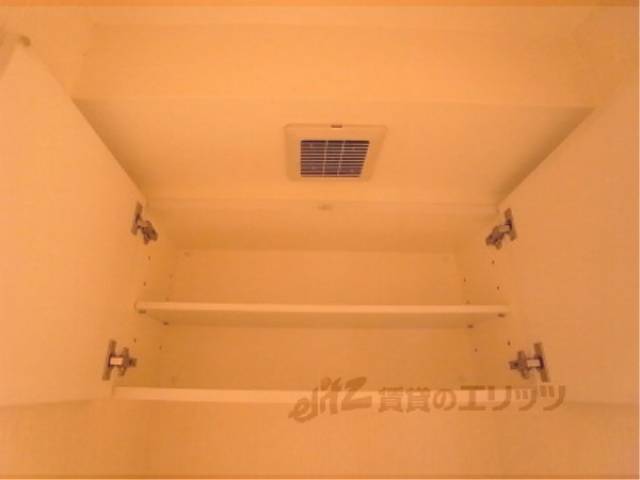 トイレ　（上部棚）