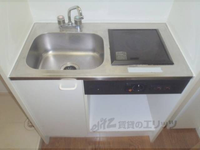キッチン　１口電気コンロ設置可能です。