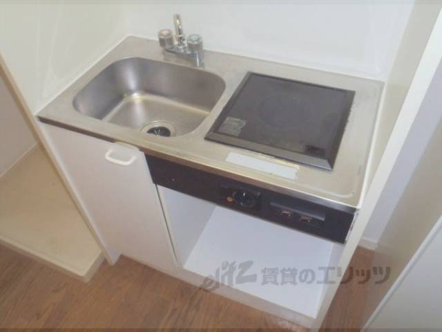 キッチン　１口電気コンロ設置可能です。