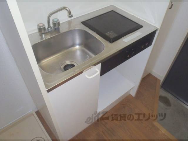 キッチン　１口電気コンロ設置可能です。