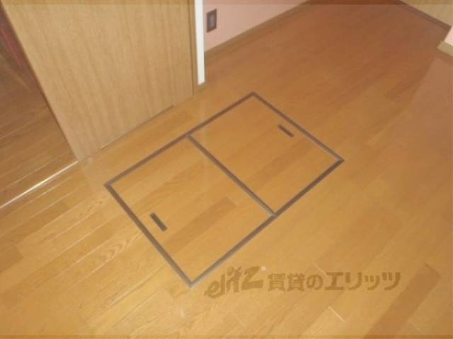 居室　床下収納