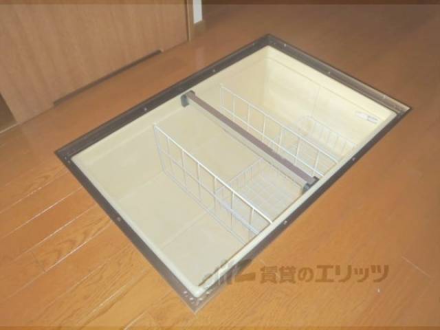 居室　床下収納