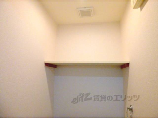 トイレ　トイレ上の収納
