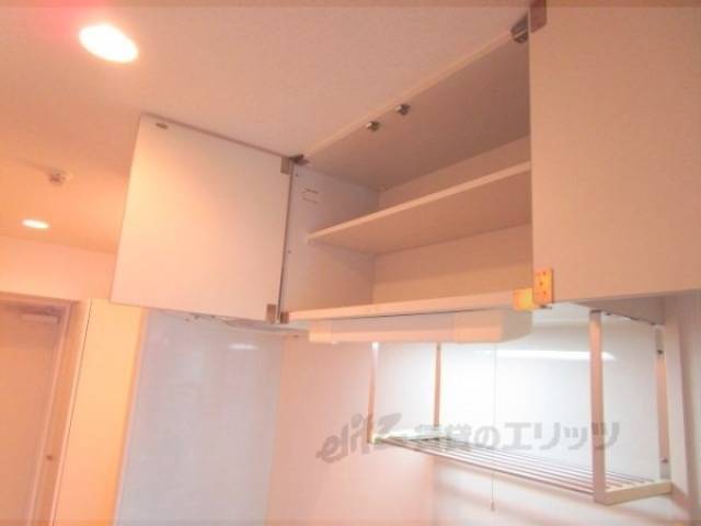 キッチン　キッチン上部収納