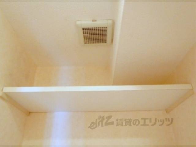 トイレ　トイレットペーパー等も置けます・