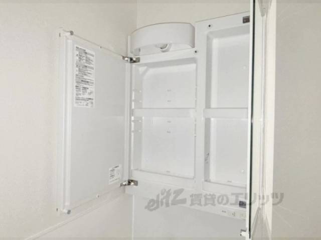 洗面所　上部収納