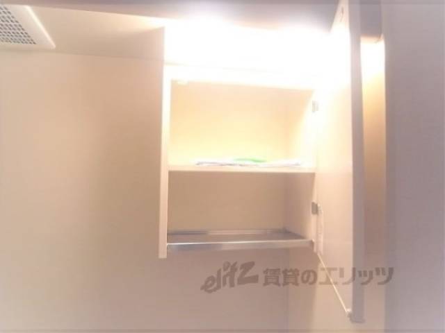 キッチン　上部収納