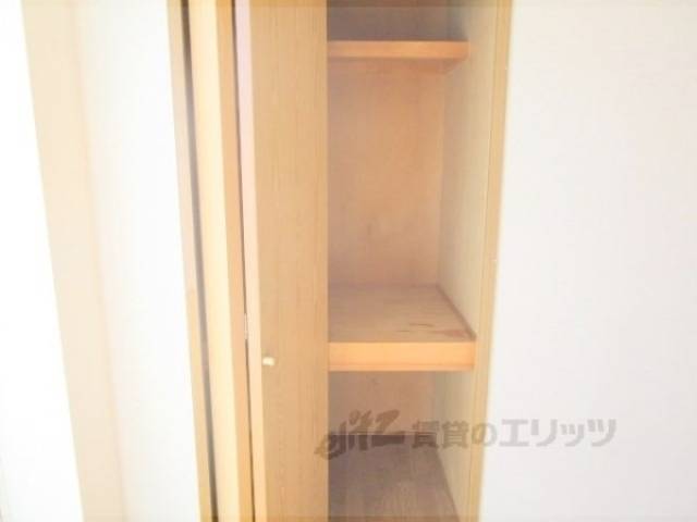 収納　テレビ線