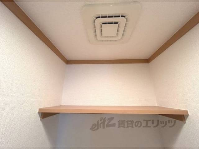 トイレ　上部収納