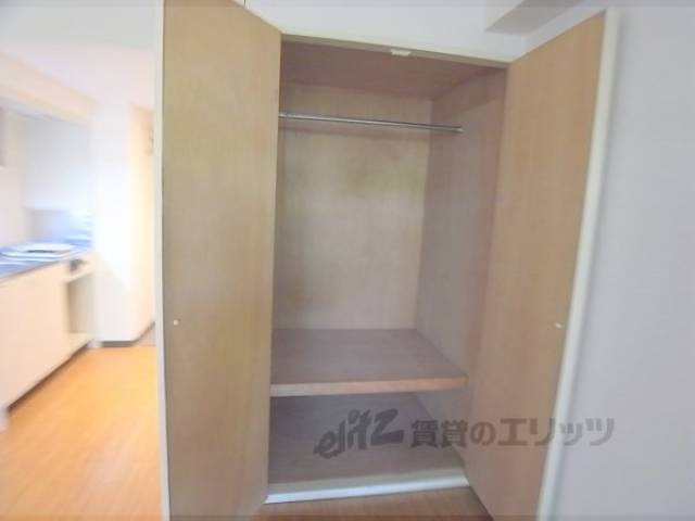 収納　便利な棚付きです