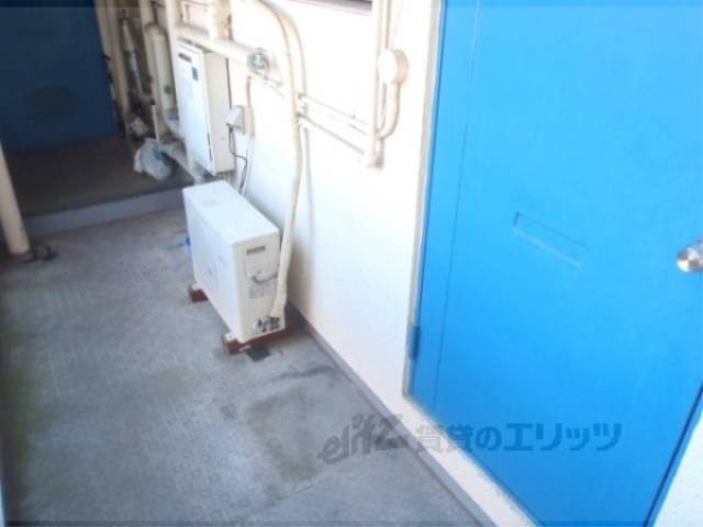 洗濯機置場　共用廊下部分です