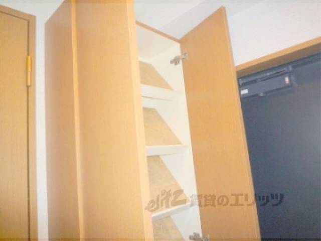 下駄箱　上段　靴もたくさん置けます。