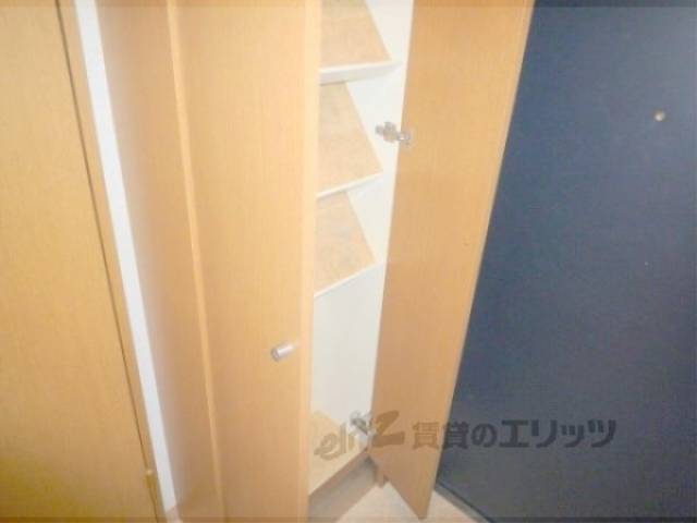 下駄箱　下段　靴もたくさん置けます。