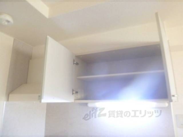 キッチン　収納棚の上部