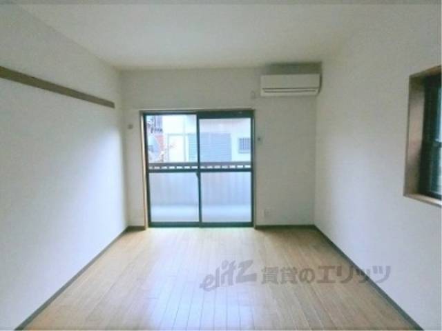 洋室　家具の配置にも困りません。